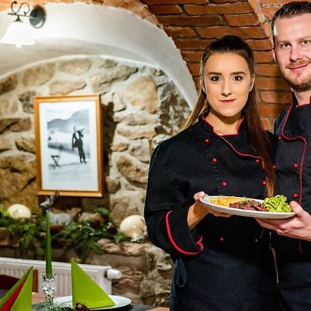 Wellness Penzion-Restaurace U Pstrosa Vsemyslice Exteriör bild