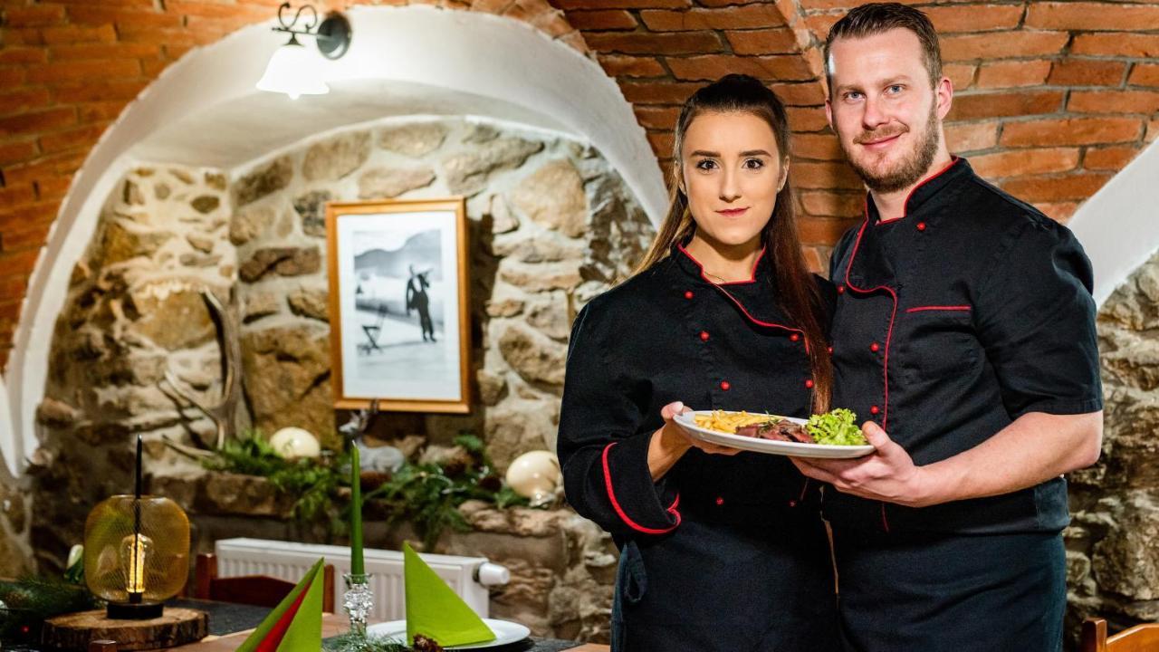 Wellness Penzion-Restaurace U Pstrosa Vsemyslice Exteriör bild