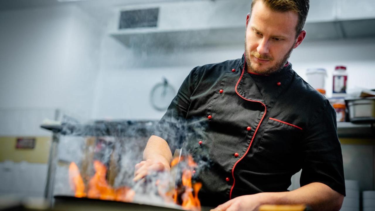 Wellness Penzion-Restaurace U Pstrosa Vsemyslice Exteriör bild